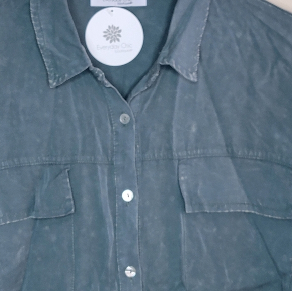 NWT Everyday Chic Boutique | Button Front Splotchy Dyed Shirt Size Small - Picture 2 of 5